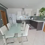 Stanovanje V Mirni Zeleni Okolici