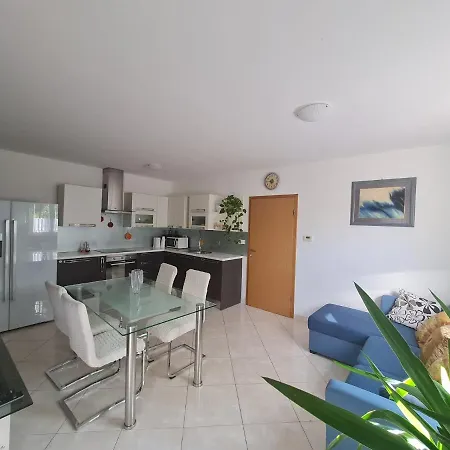 Stanovanje V Mirni Zeleni Okolici Koper