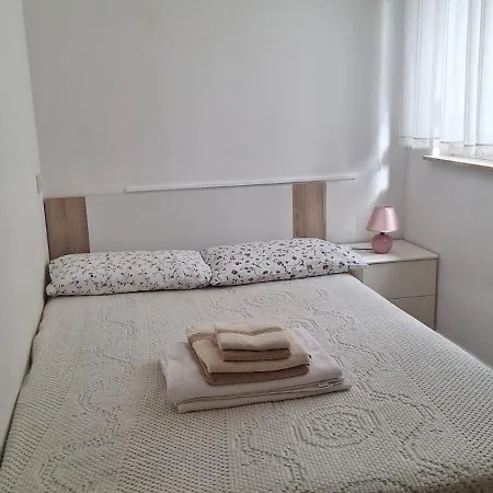 아파트 Stanovanje V Mirni Zeleni Okolici