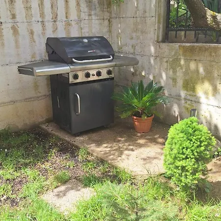 Apartma Stanovanje V Mirni Zeleni Okolici