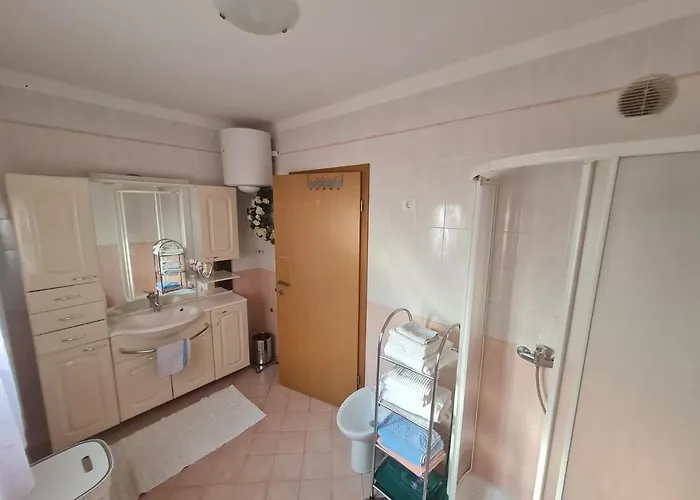 Stanovanje V Mirni Zeleni Okolici *