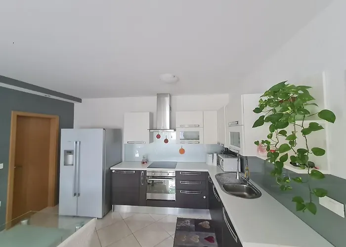 Apartma Stanovanje V Mirni Zeleni Okolici Koper