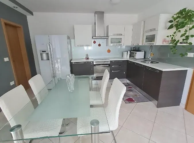 Stanovanje V Mirni Zeleni Okolici