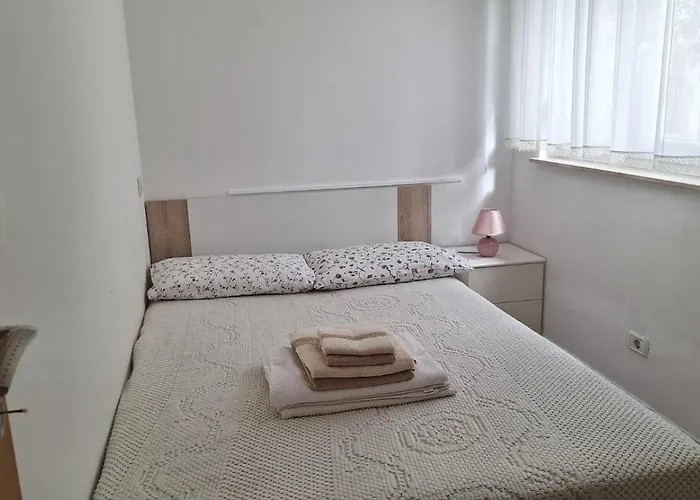 Apartma Stanovanje V Mirni Zeleni Okolici