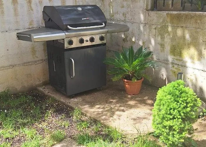 Apartma Stanovanje V Mirni Zeleni Okolici